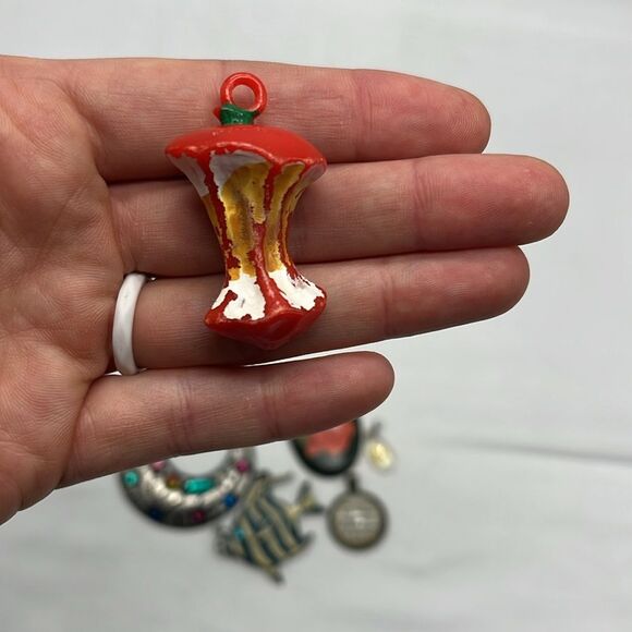 6 Vintage Necklace Pendants; Fish, Flower, Wanderer, Grandma, Beads & Apple - Picture 2 of 16